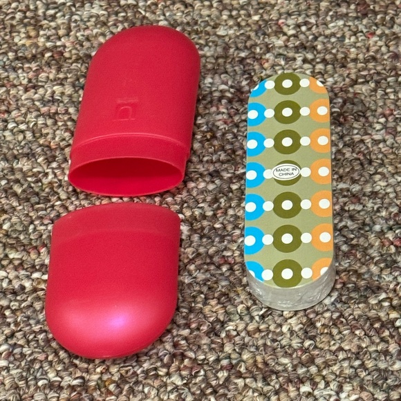 Umbra Red Card Holder and Full Deck Playing Cards New - Picture 2 of 2